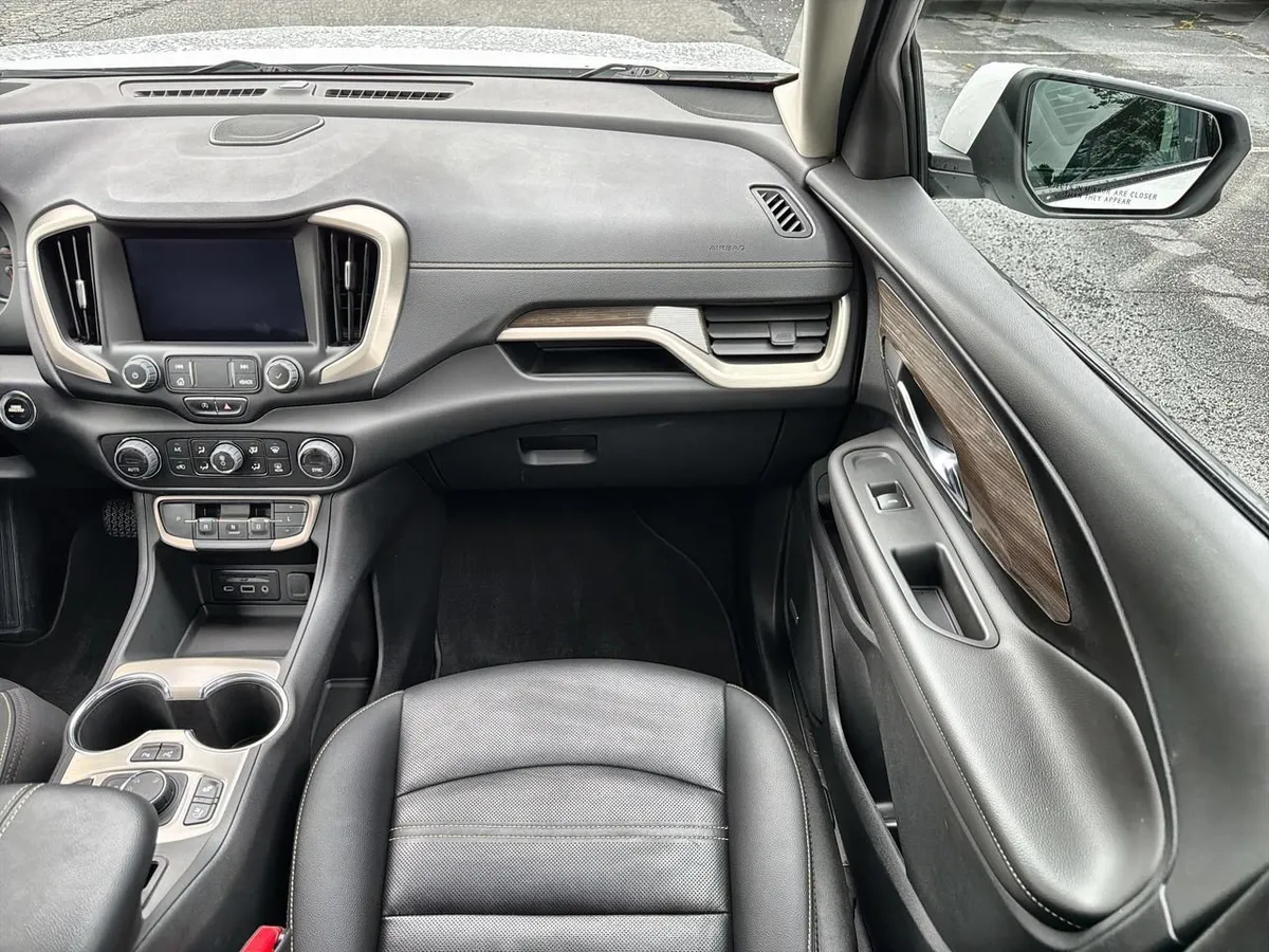 2023 GMC Terrain Denali thumbnail 24