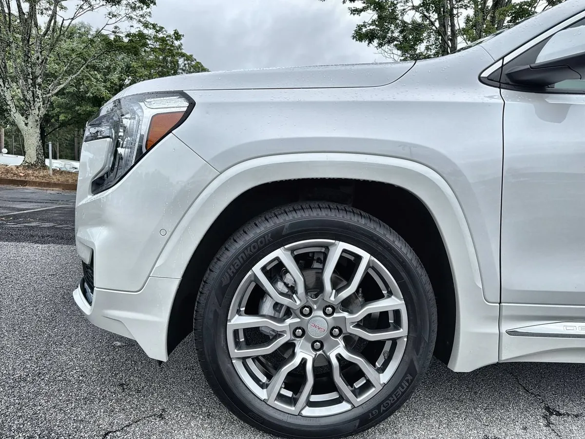 2023 GMC Terrain Denali thumbnail 28