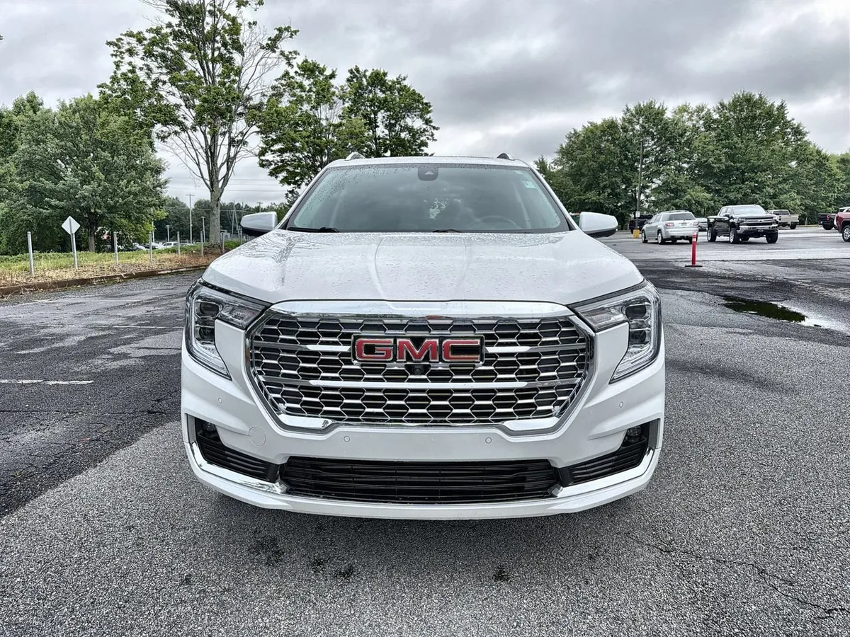 2023 GMC Terrain Denali thumbnail 3