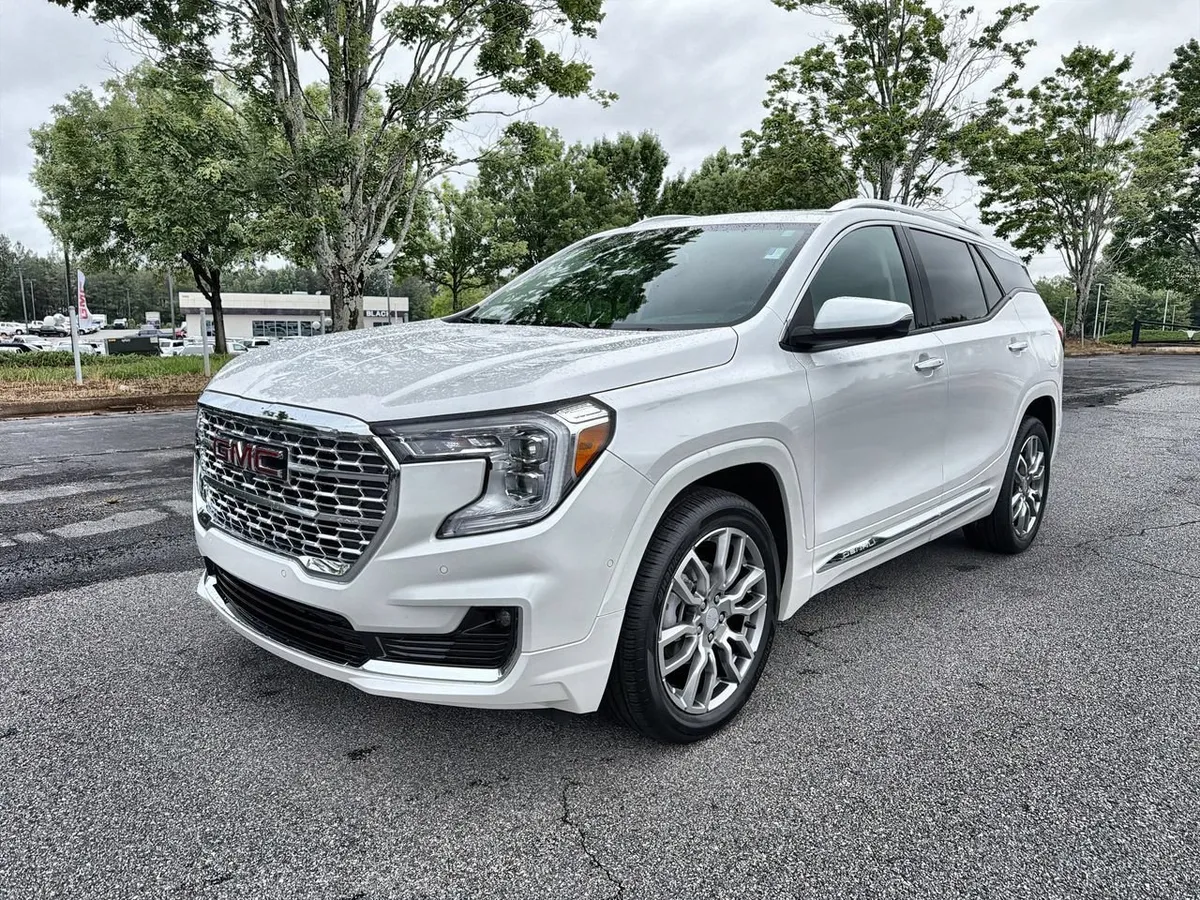 2023 GMC Terrain Denali thumbnail 4