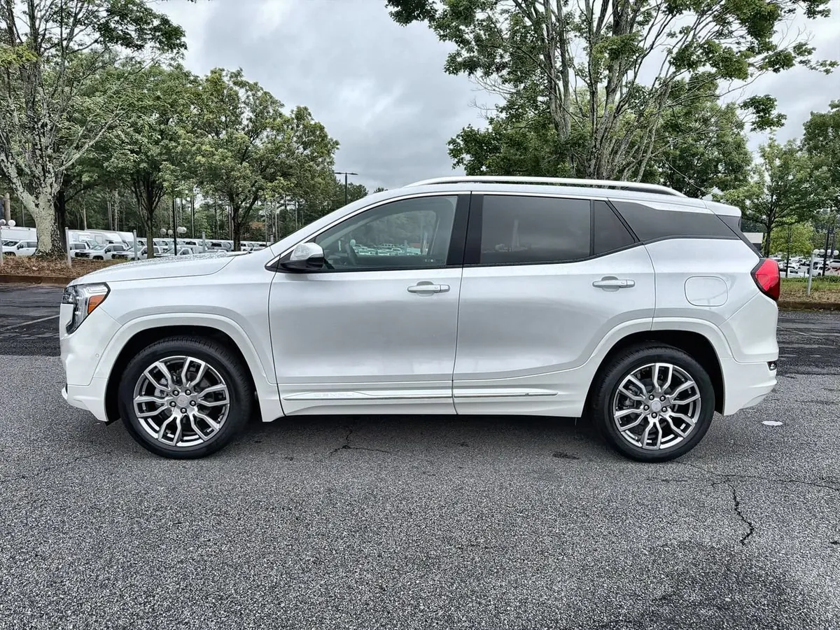 2023 GMC Terrain Denali thumbnail 5