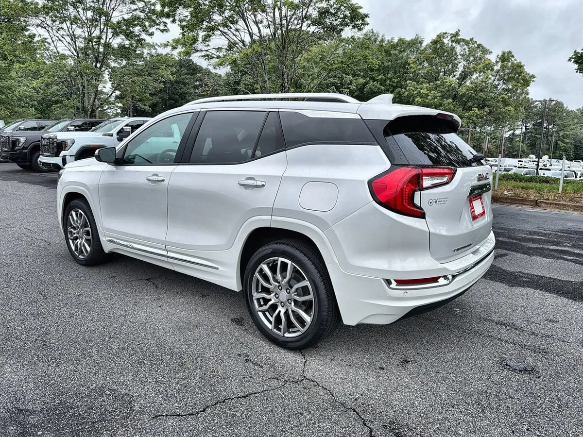 2023 GMC Terrain Denali thumbnail 6