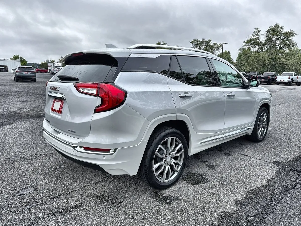 2023 GMC Terrain Denali thumbnail 8