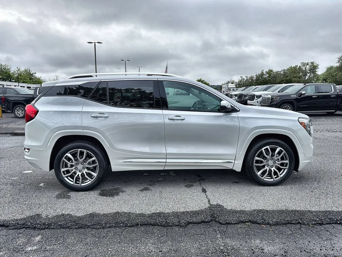 2023 GMC Terrain Denali thumbnail 9