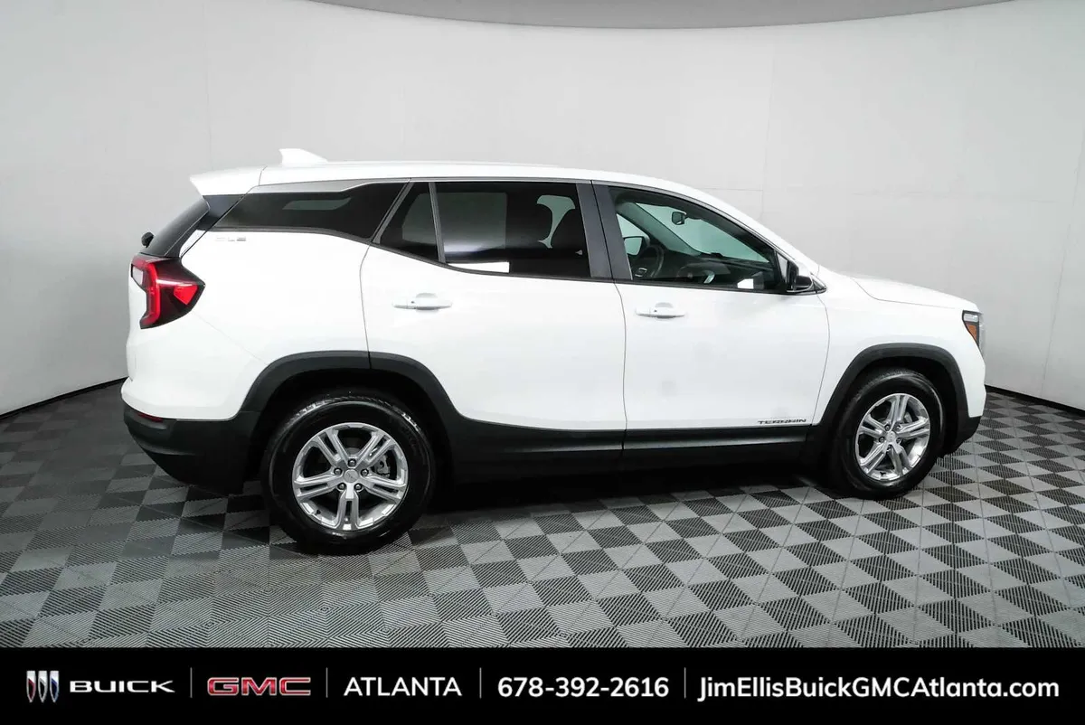 2023 GMC Terrain SLE thumbnail 2