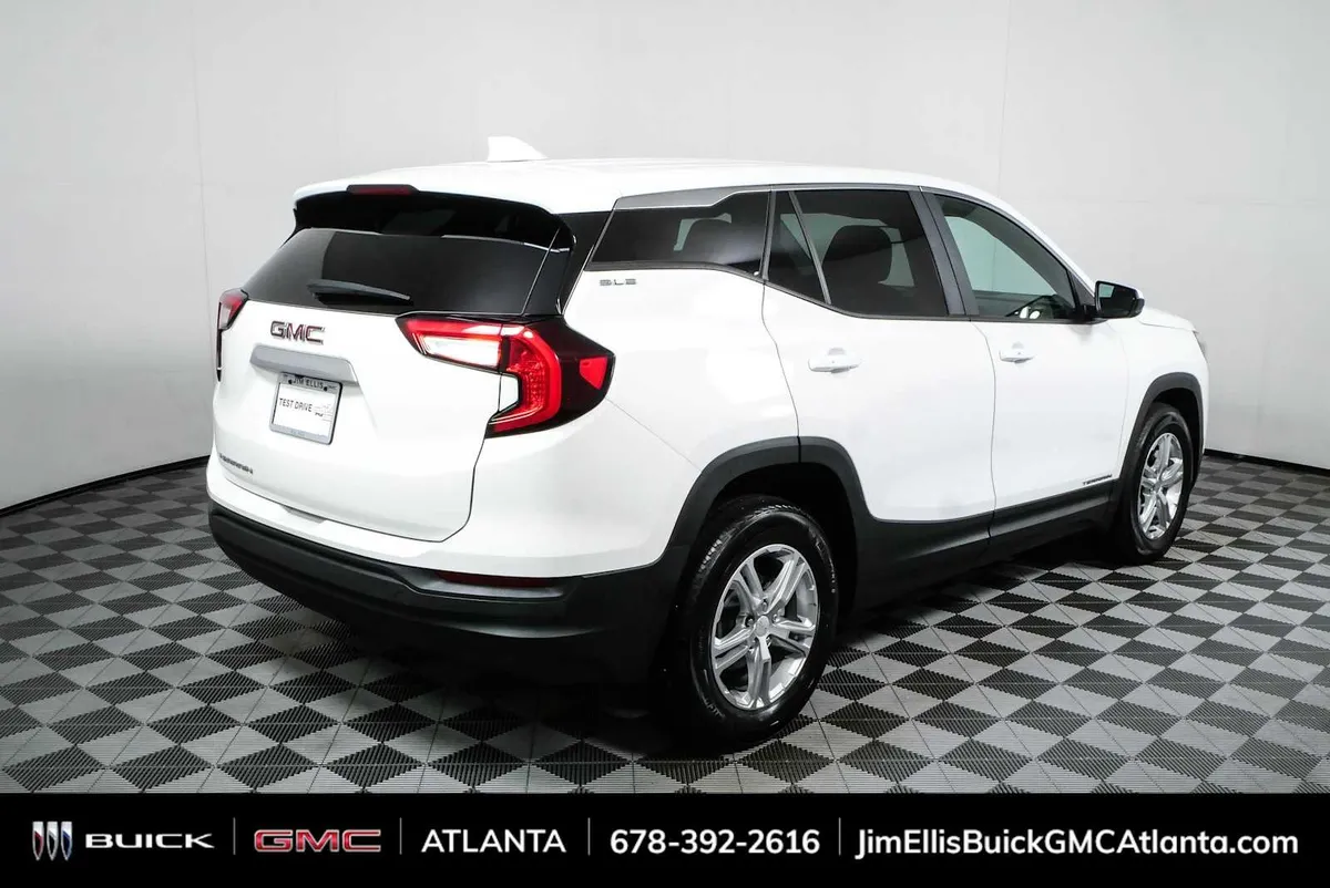 2023 GMC Terrain SLE thumbnail 3