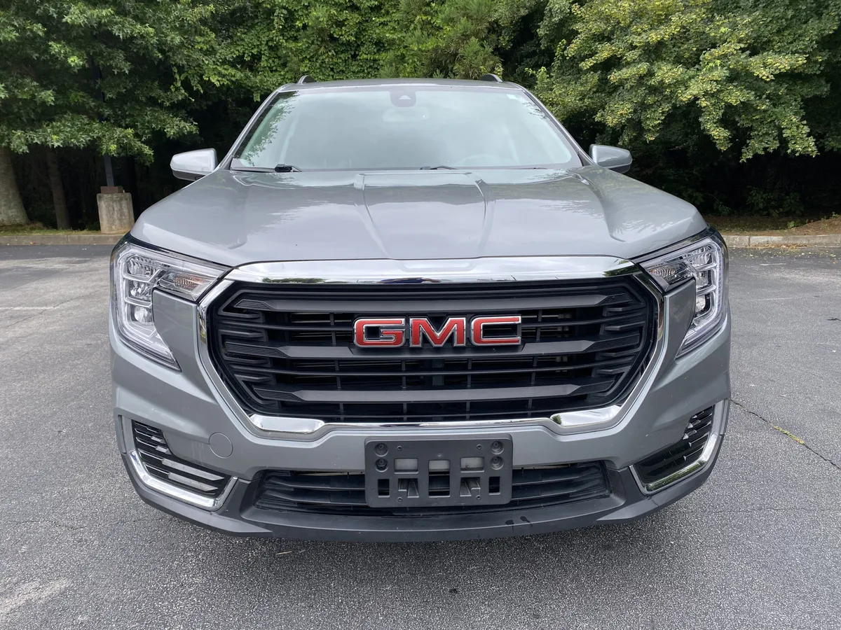 2023 GMC Terrain SLE thumbnail 2
