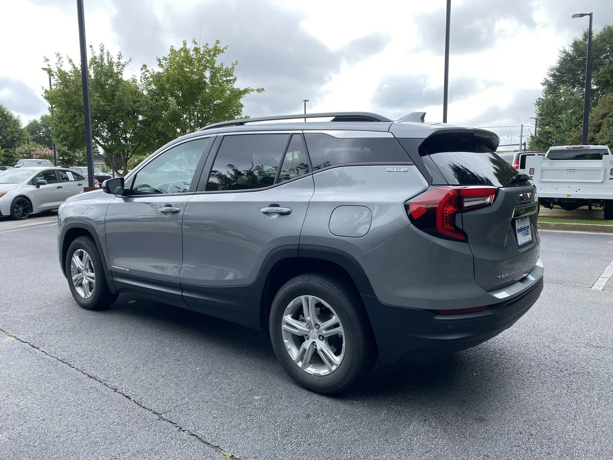 2023 GMC Terrain SLE thumbnail 6