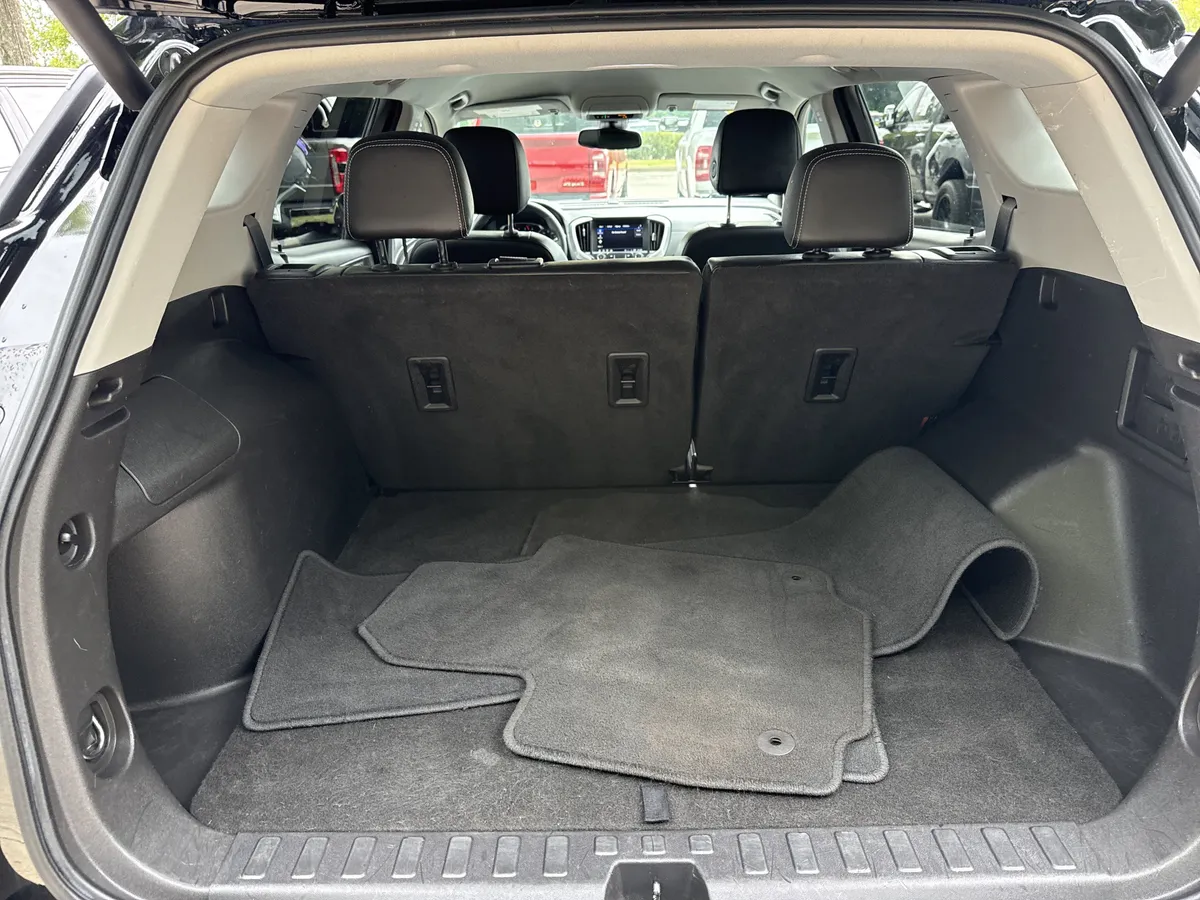 2023 GMC Terrain SLT thumbnail 18