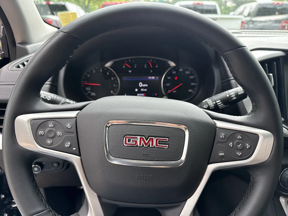2023 GMC Terrain SLT thumbnail 23