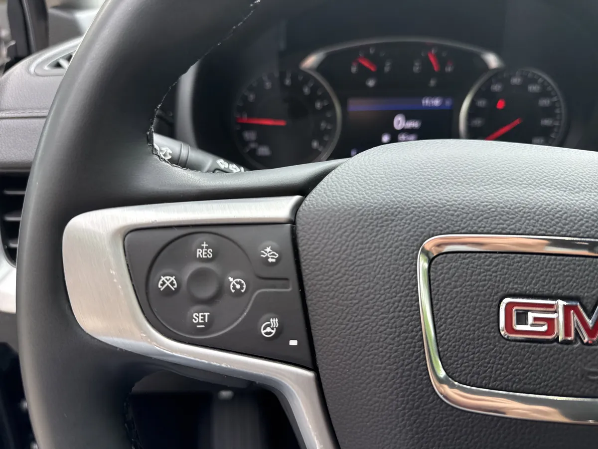 2023 GMC Terrain SLT thumbnail 24