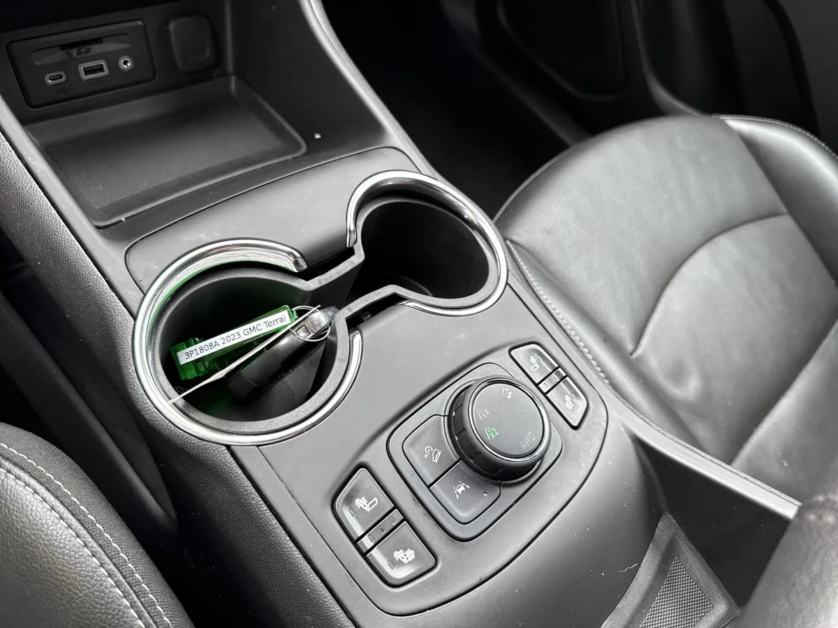 2023 GMC Terrain SLT thumbnail 29