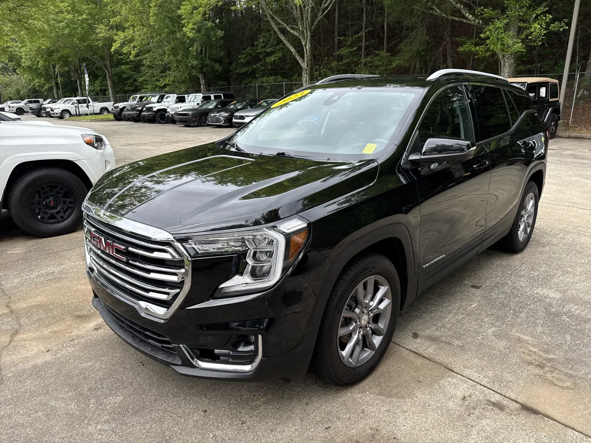 2023 GMC Terrain SLT thumbnail 3