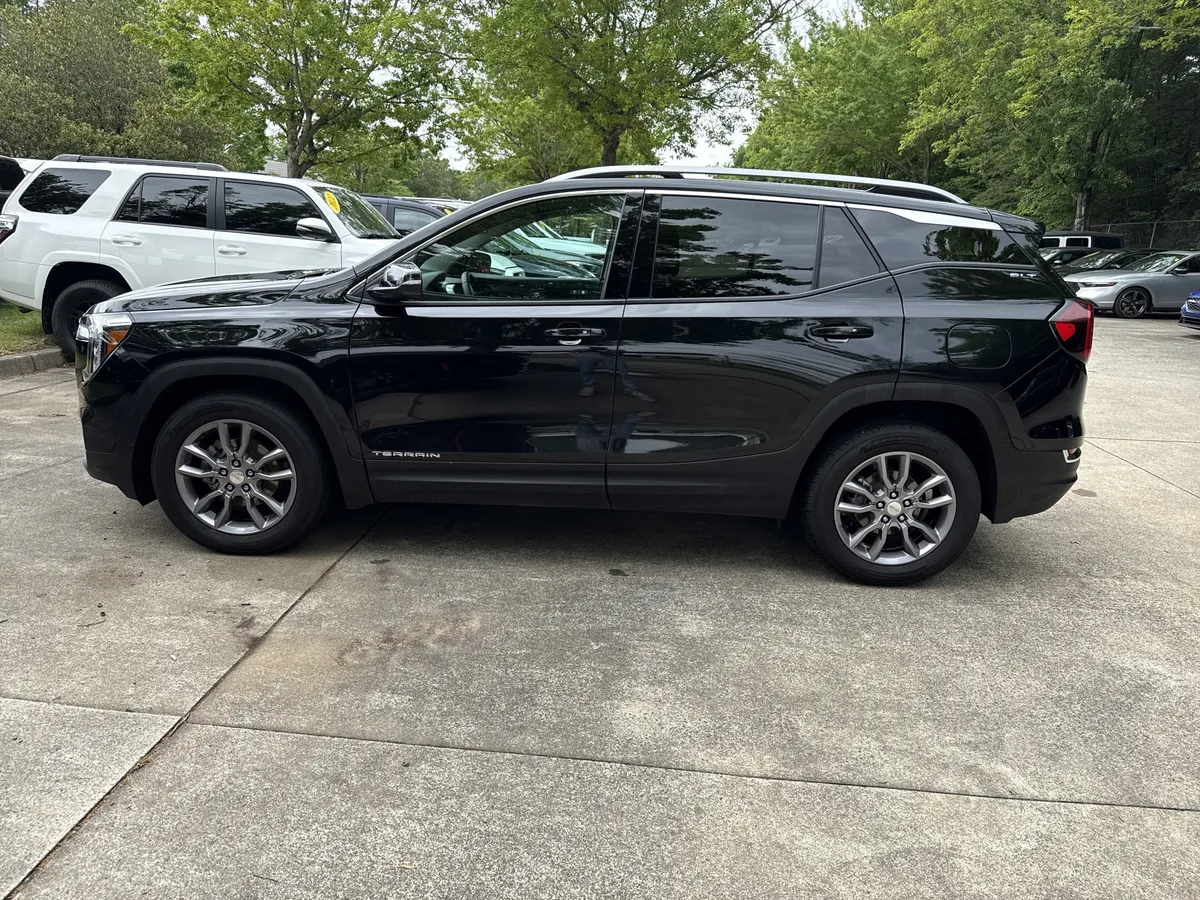 2023 GMC Terrain SLT thumbnail 4