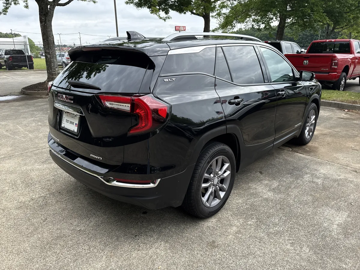 2023 GMC Terrain SLT thumbnail 7