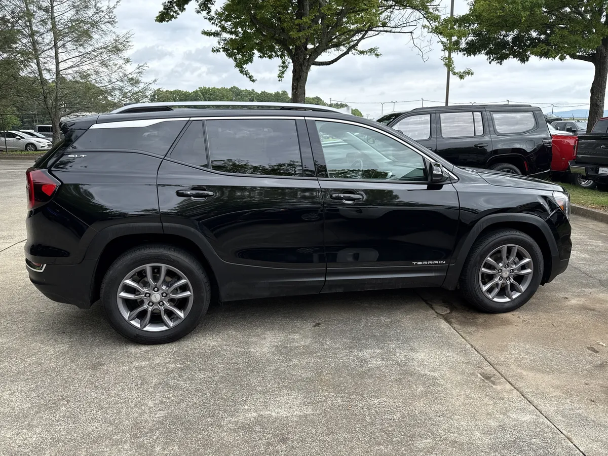 2023 GMC Terrain SLT thumbnail 8