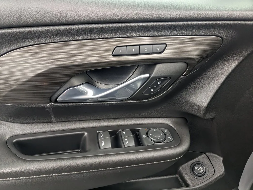 2023 GMC Terrain SLT thumbnail 12