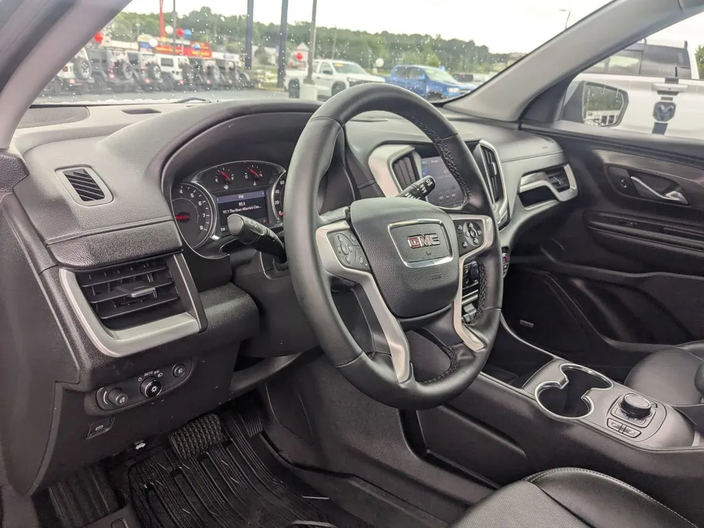 2023 GMC Terrain SLT thumbnail 14