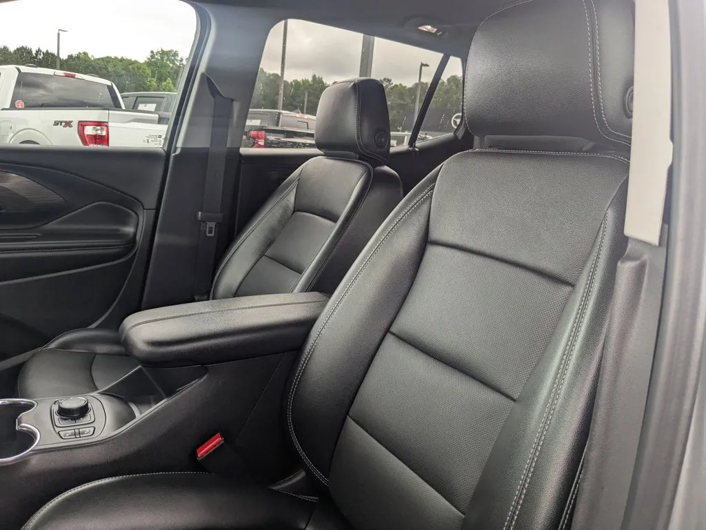 2023 GMC Terrain SLT thumbnail 15