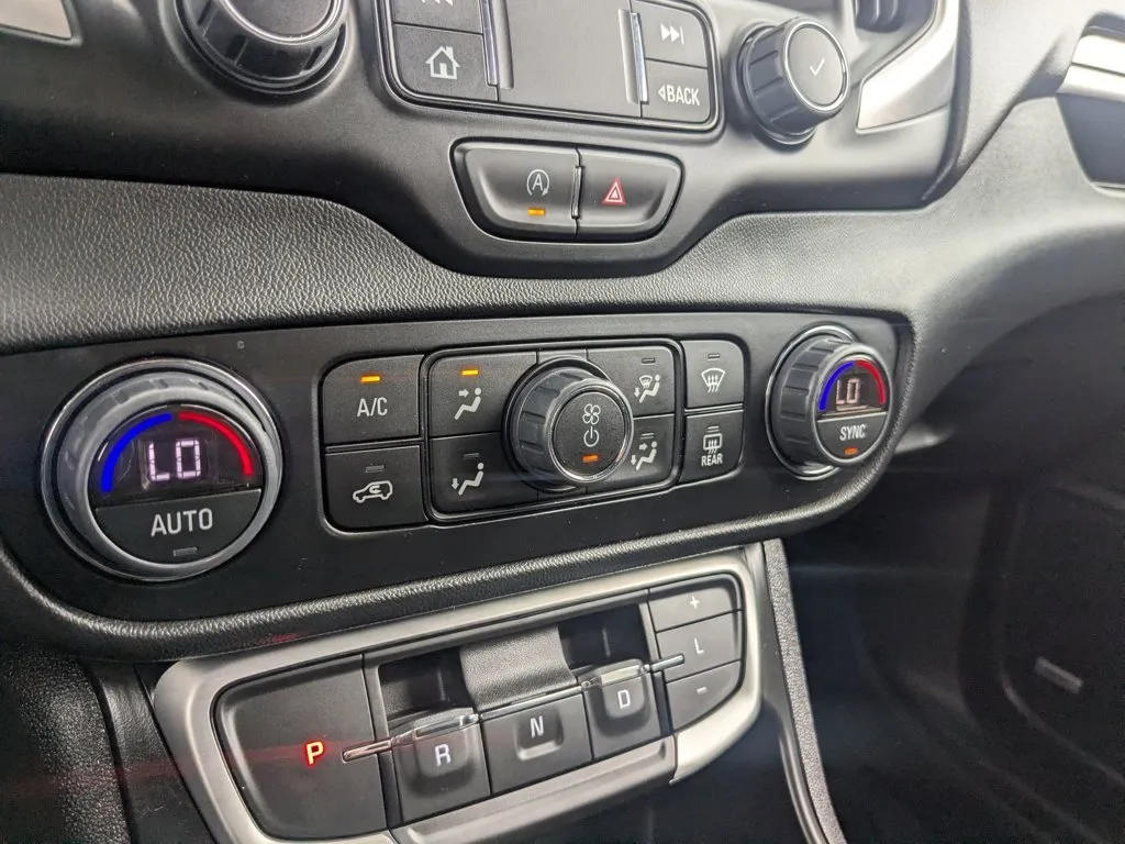 2023 GMC Terrain SLT thumbnail 19