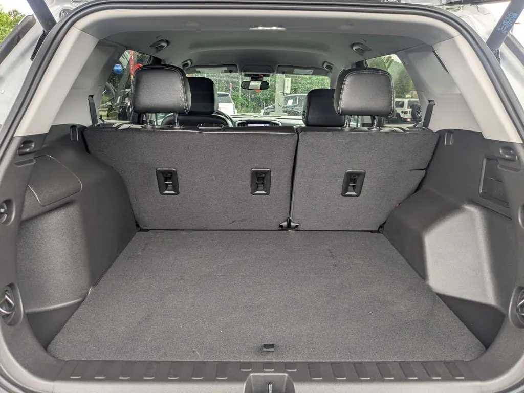 2023 GMC Terrain SLT thumbnail 25