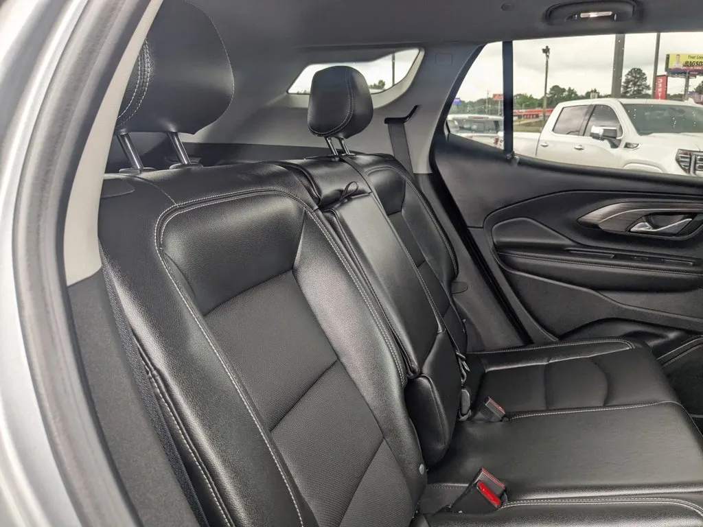 2023 GMC Terrain SLT thumbnail 26