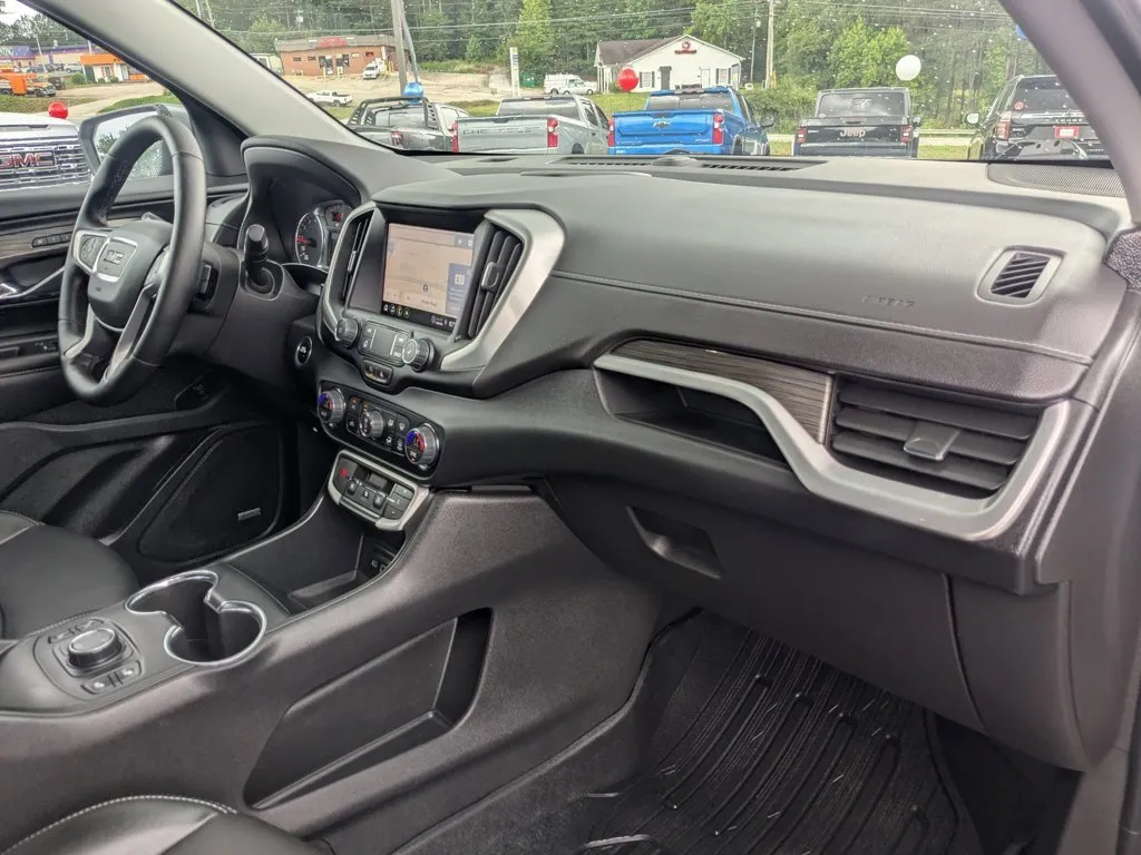 2023 GMC Terrain SLT thumbnail 28