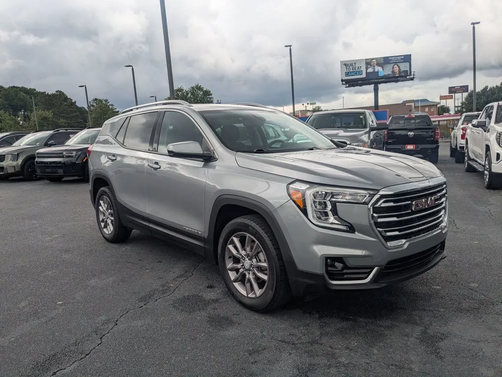 2023 GMC Terrain SLT thumbnail 3