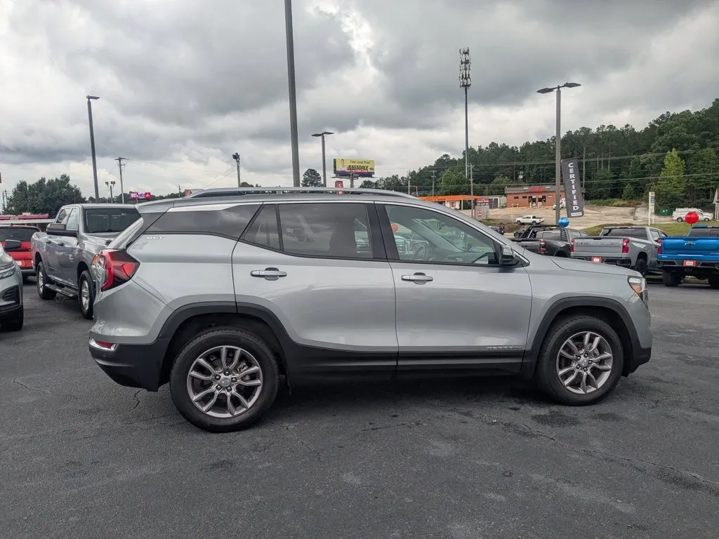 2023 GMC Terrain SLT thumbnail 4