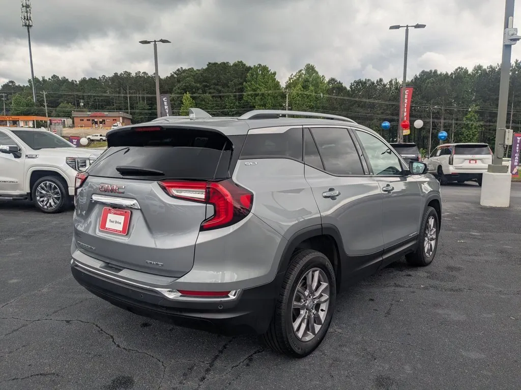 2023 GMC Terrain SLT thumbnail 5