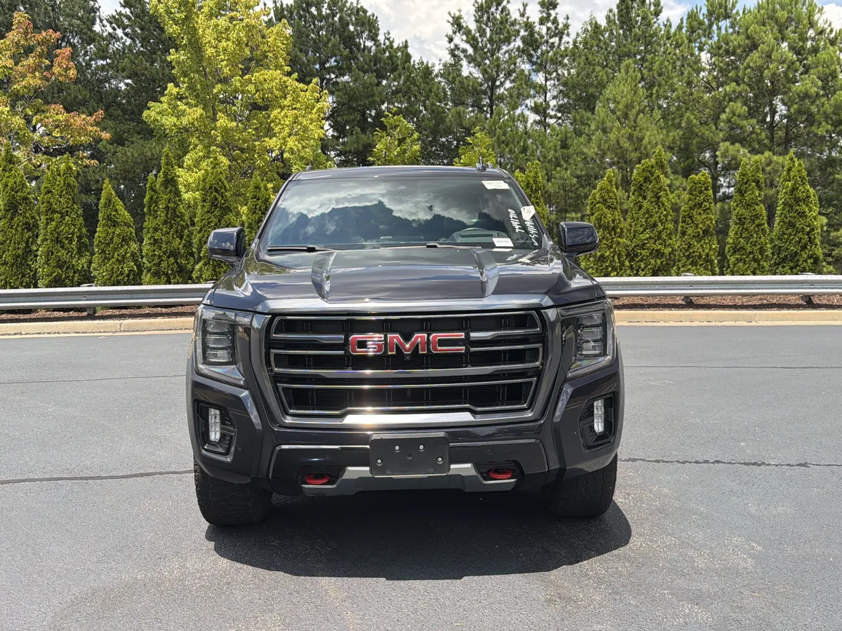 2023 GMC Yukon AT4 thumbnail 10