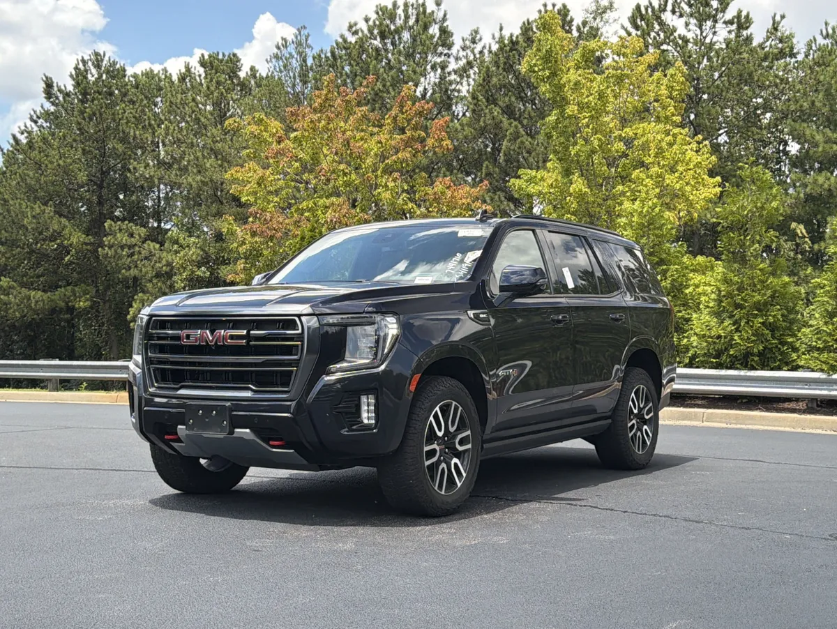2023 GMC Yukon AT4 thumbnail 11