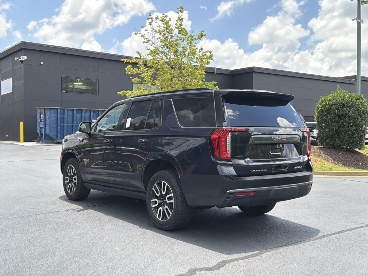 2023 GMC Yukon AT4 thumbnail 13