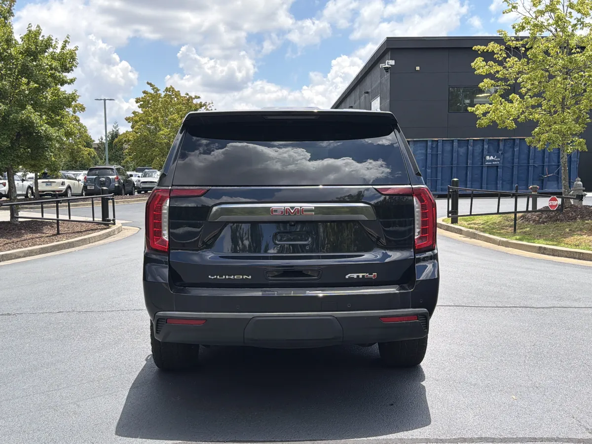 2023 GMC Yukon AT4 thumbnail 14
