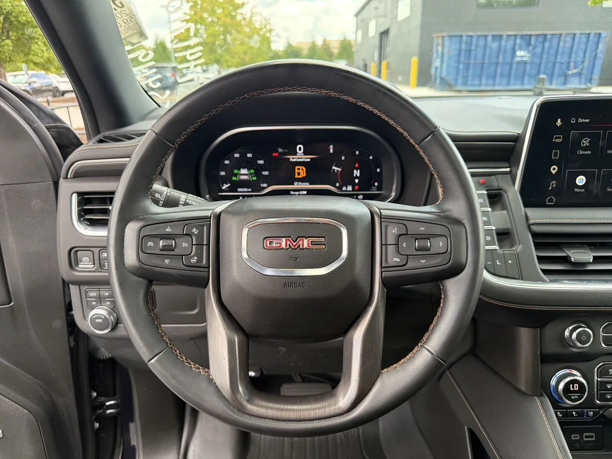 2023 GMC Yukon AT4 thumbnail 18