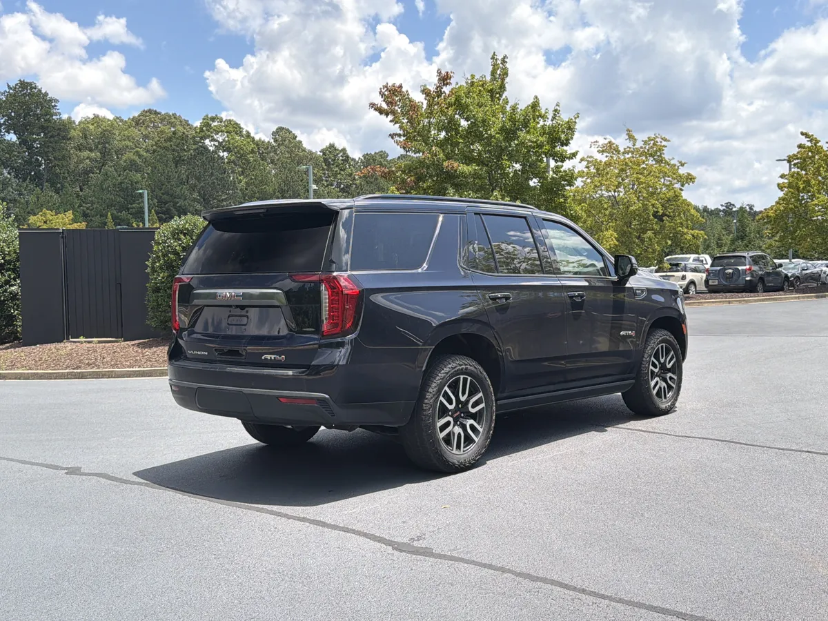 2023 GMC Yukon AT4 thumbnail 2