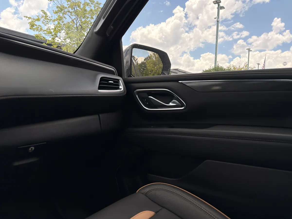 2023 GMC Yukon AT4 thumbnail 25
