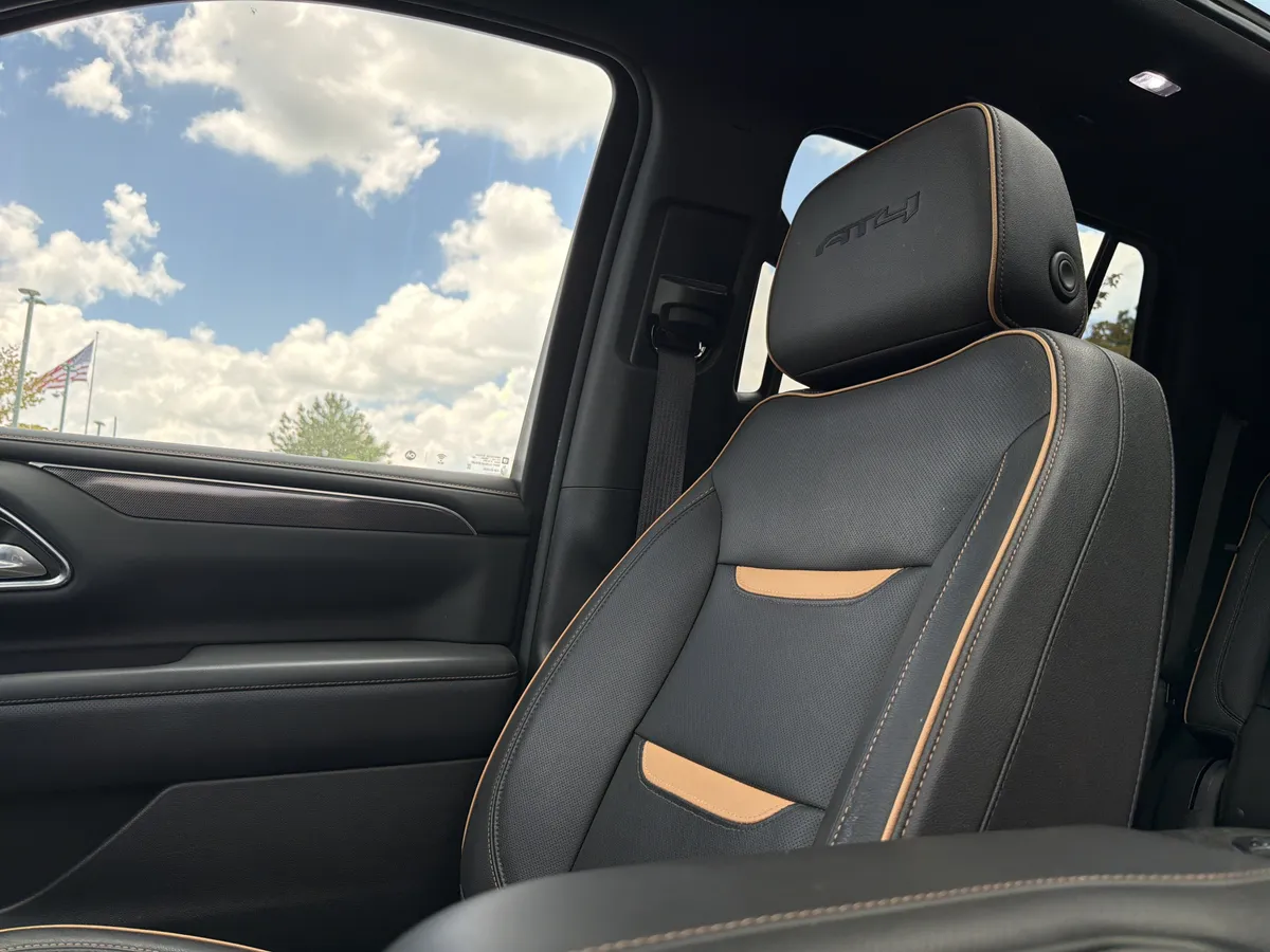 2023 GMC Yukon AT4 thumbnail 26