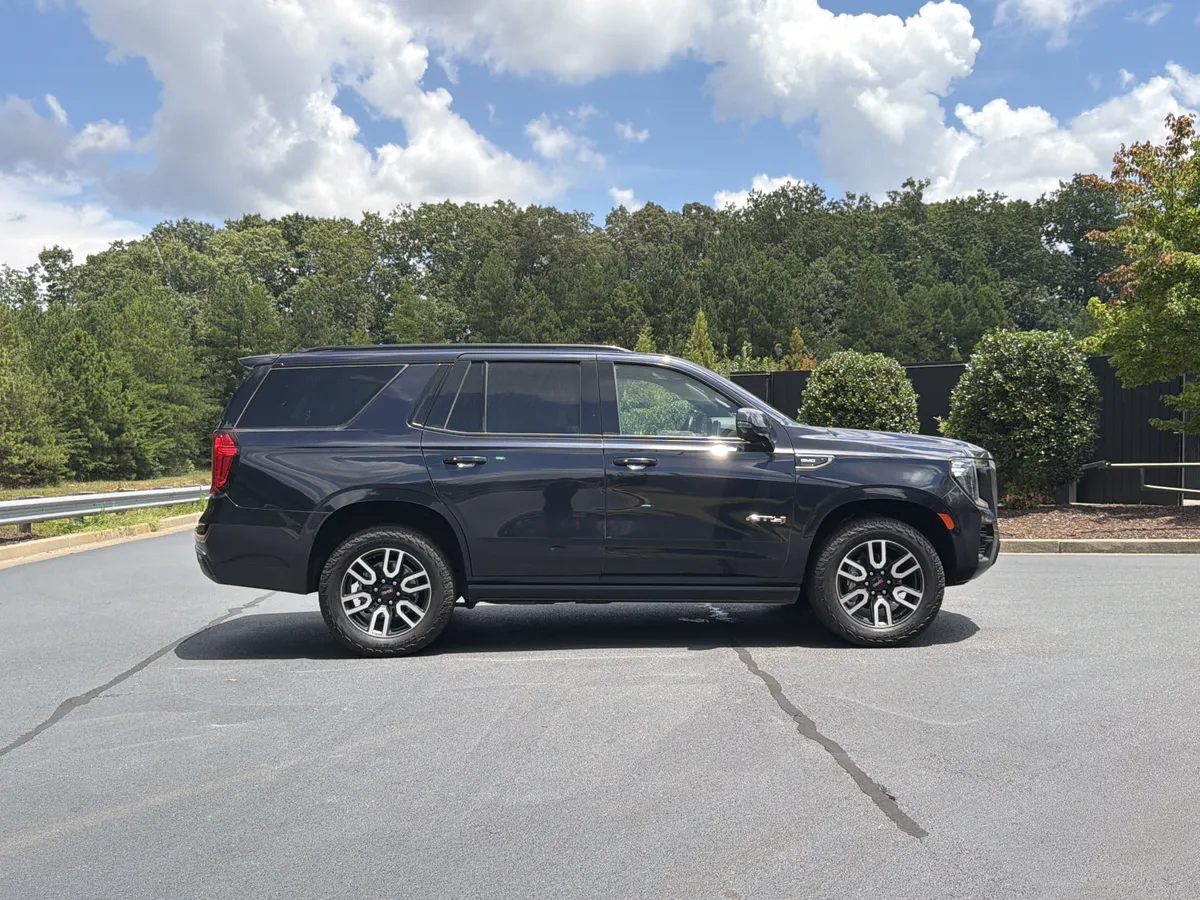 2023 GMC Yukon AT4 thumbnail 4