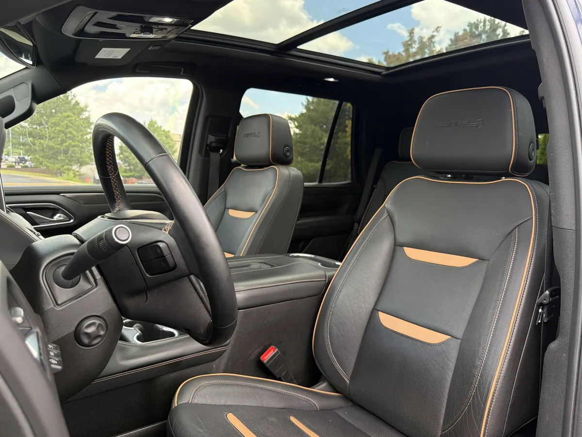 2023 GMC Yukon AT4 thumbnail 6