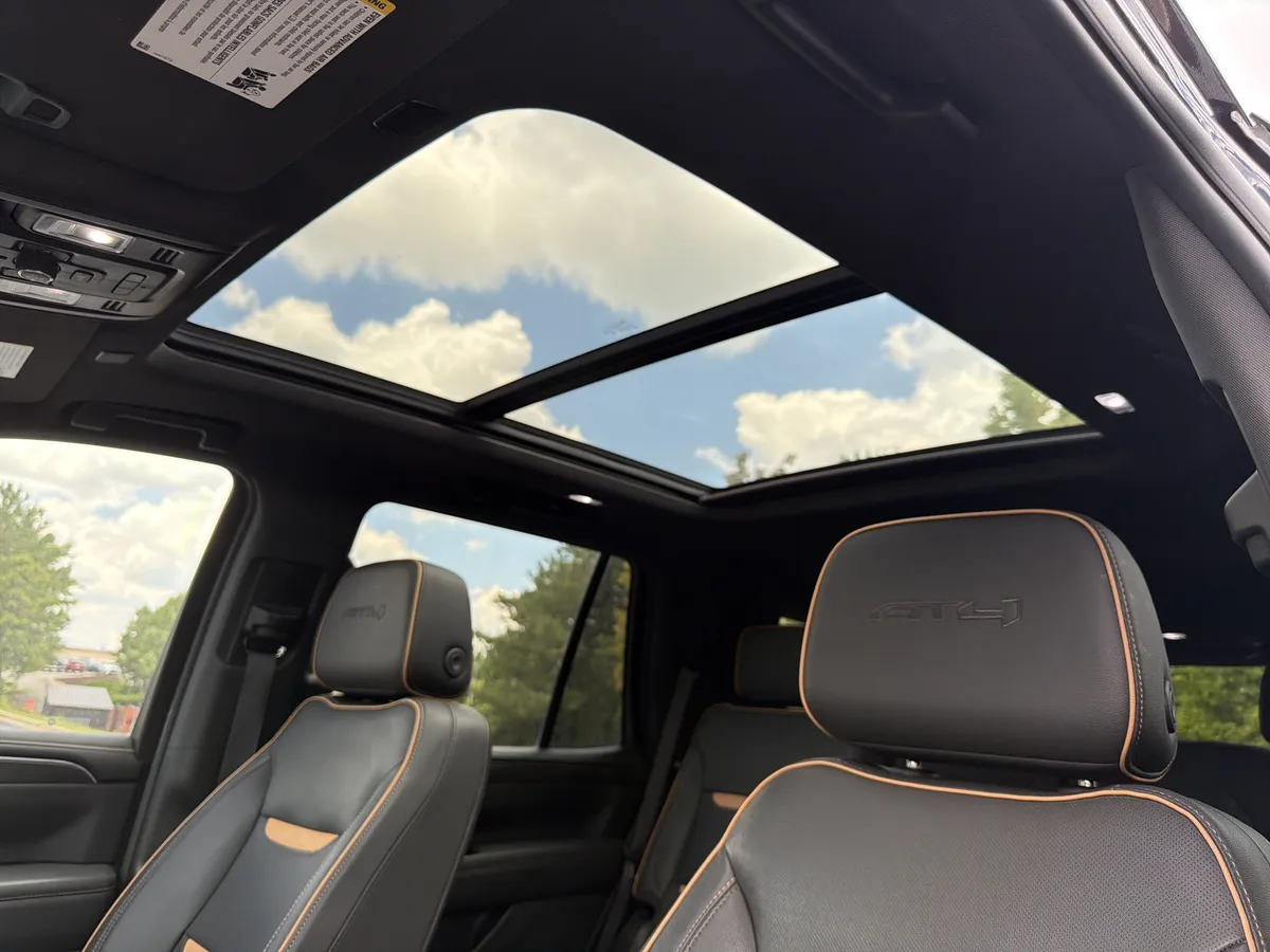 2023 GMC Yukon AT4 thumbnail 7