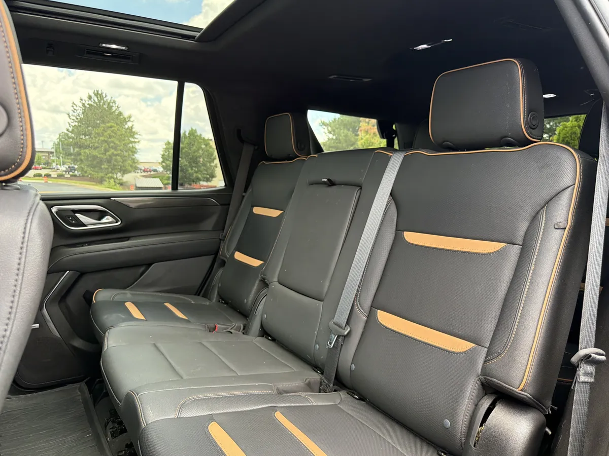2023 GMC Yukon AT4 thumbnail 8
