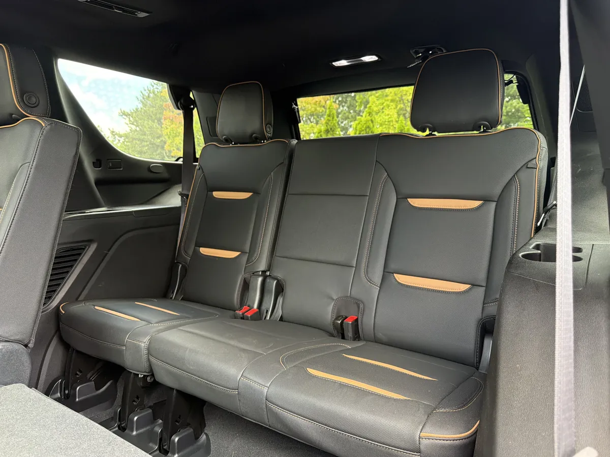 2023 GMC Yukon AT4 thumbnail 9