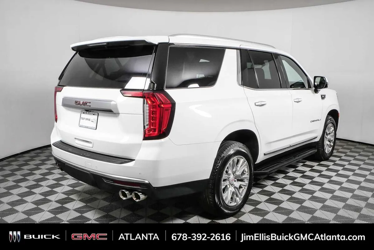 2023 GMC Yukon Denali thumbnail 3