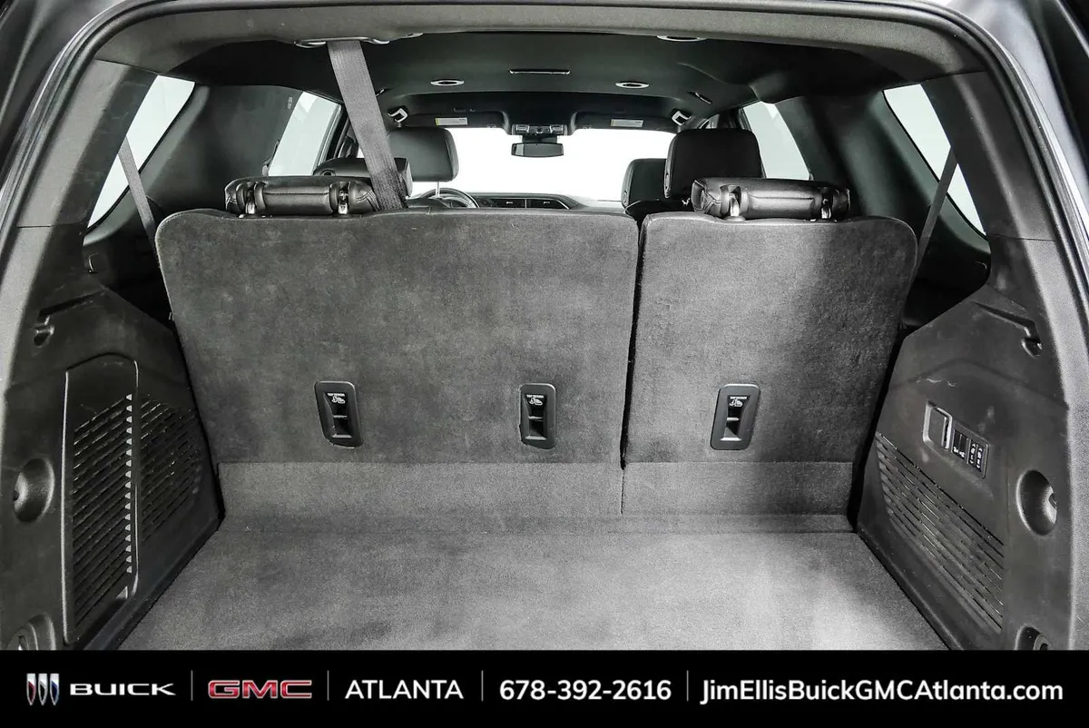 2023 GMC Yukon Denali thumbnail 30