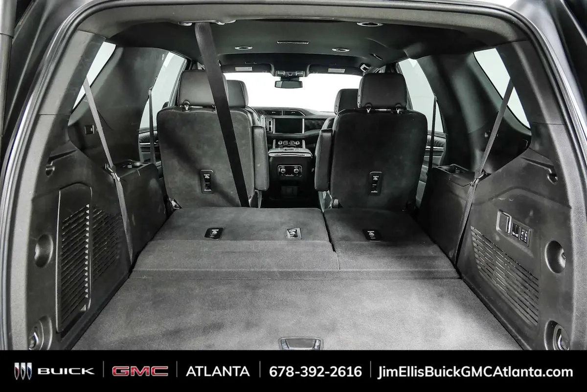 2023 GMC Yukon Denali thumbnail 31