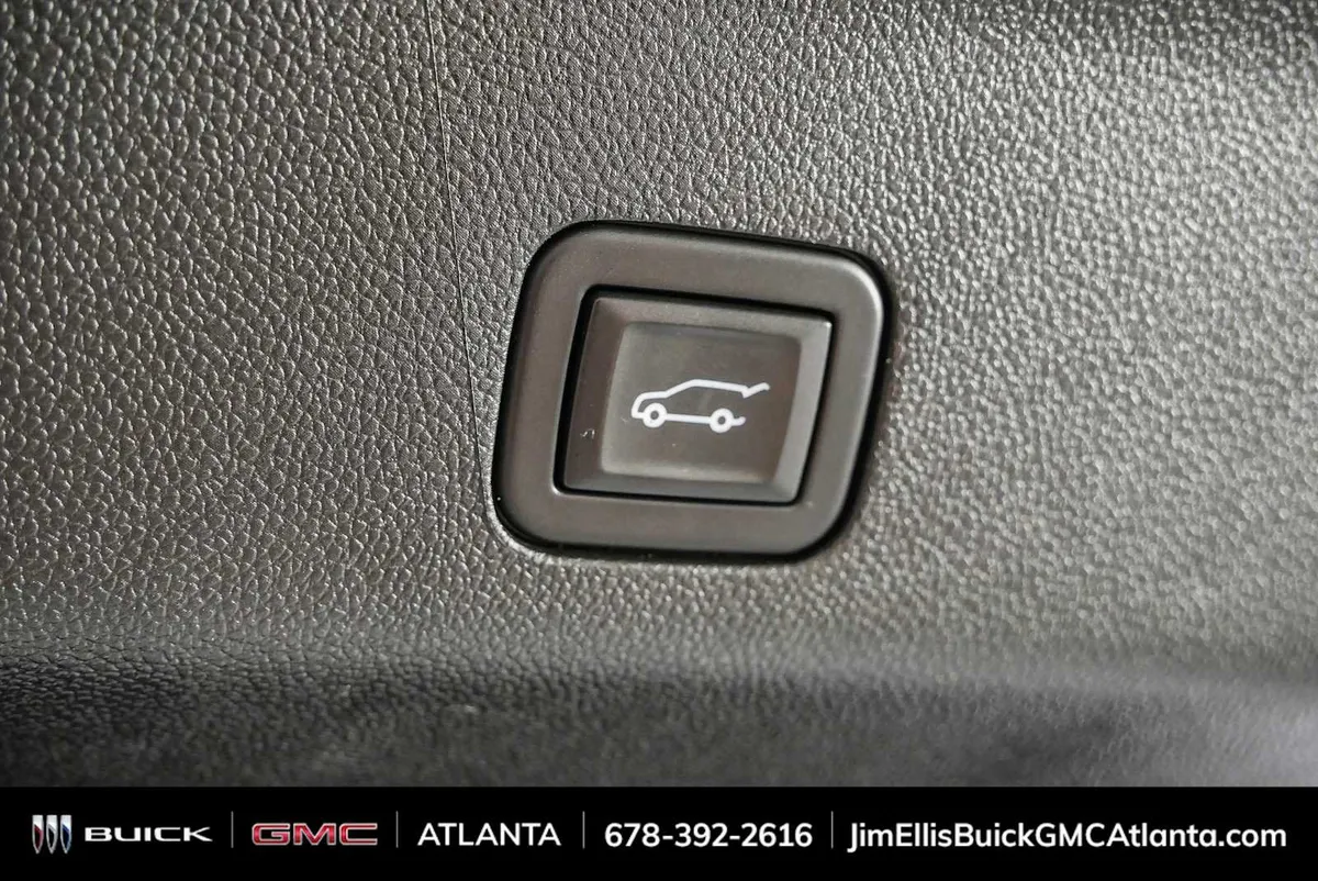 2023 GMC Yukon Denali thumbnail 32