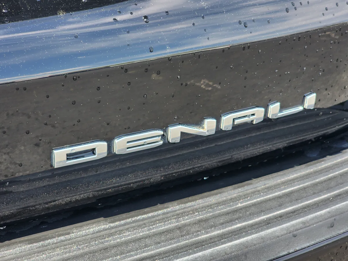 2023 GMC Yukon Denali thumbnail 11