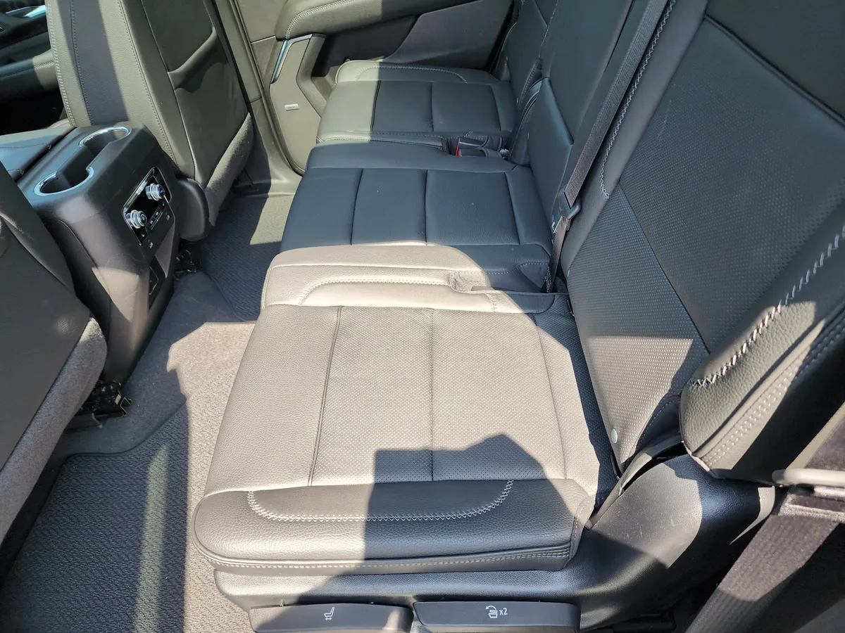2023 GMC Yukon Denali thumbnail 14