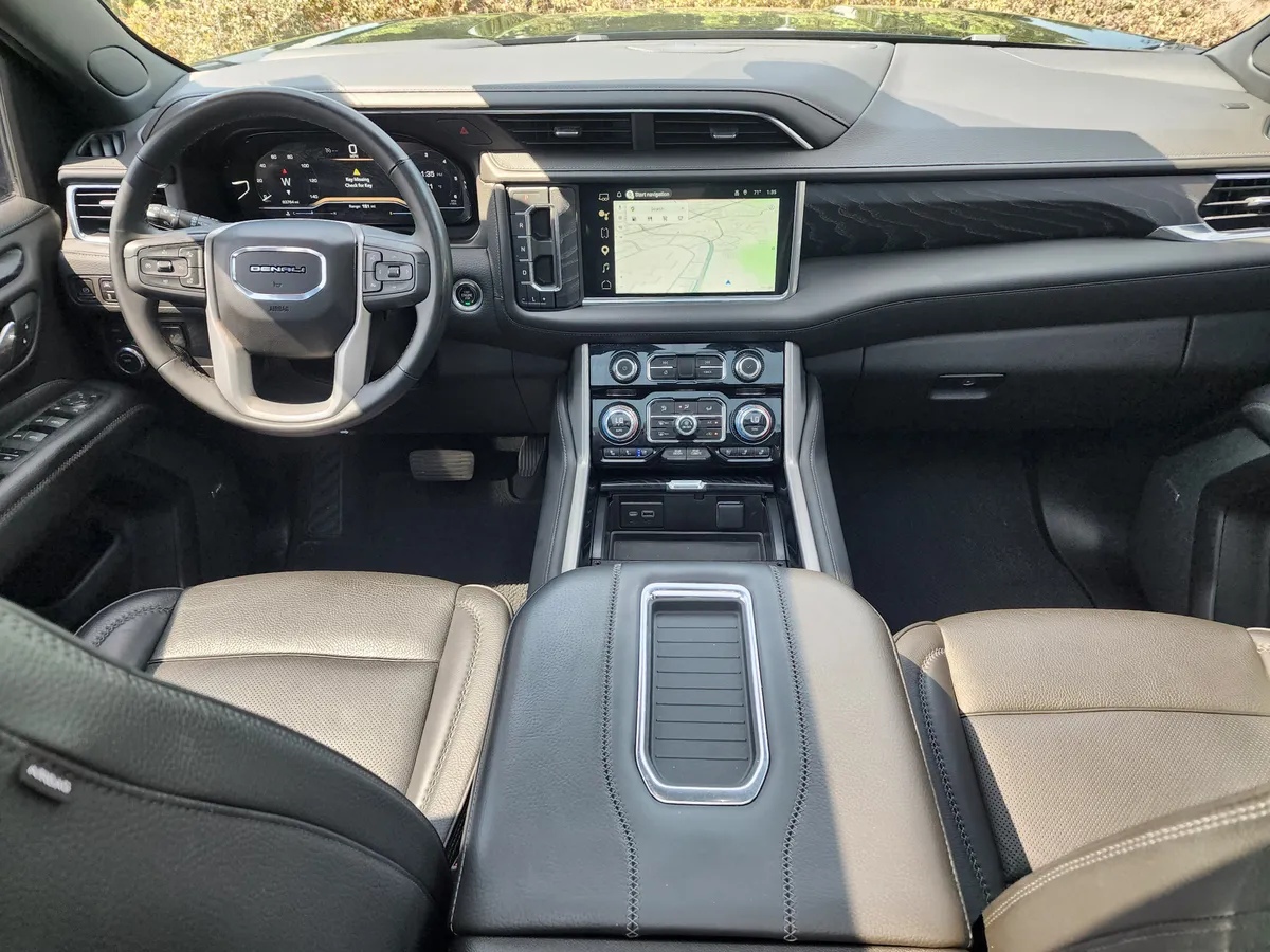 2023 GMC Yukon Denali thumbnail 19